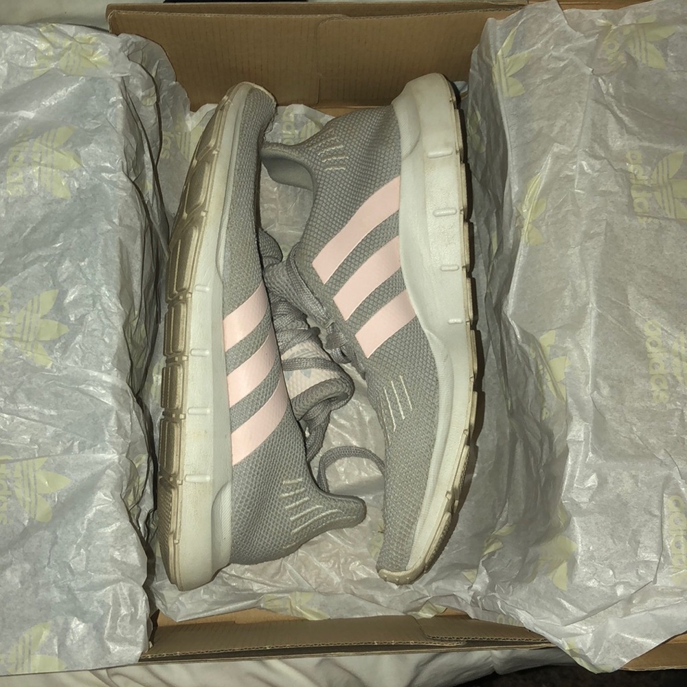 Adidas Swift Run Women’s Comes with Box
